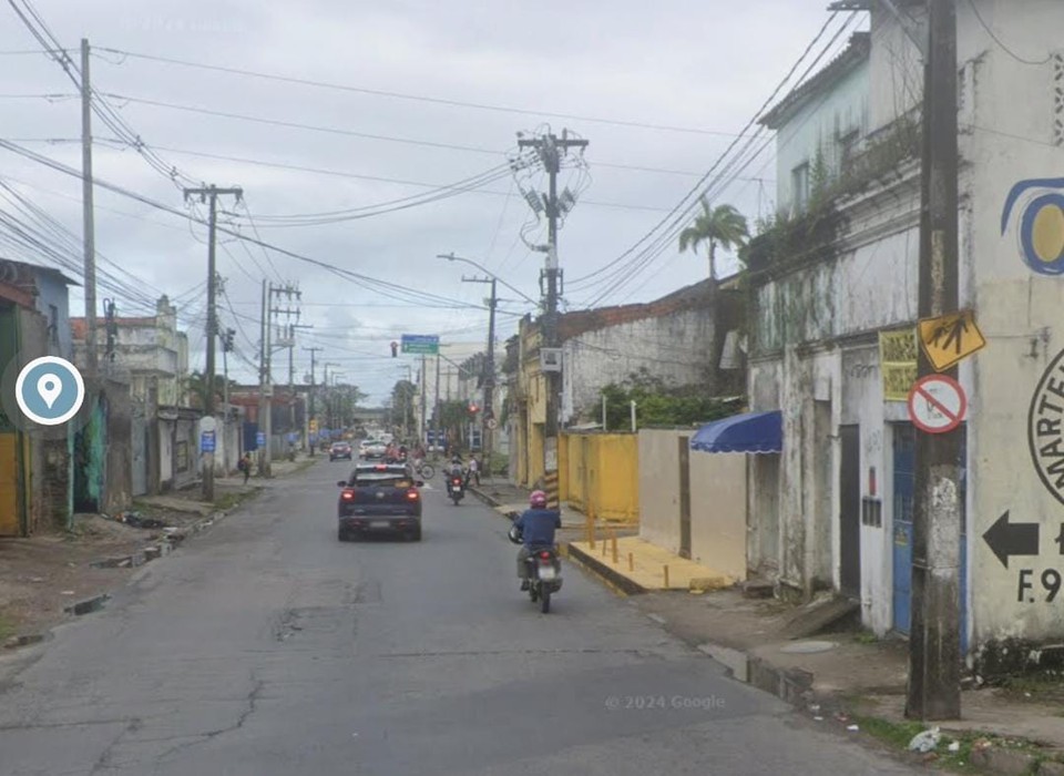 Um trecho de 30 metros das faixas da esquerda e central da Rua Imperial, prximo ao nmero 1721, ficar interditado ao trfego de veculos (Foto: Reproduo/Google Street View)