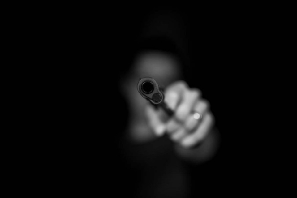 Para o policial federal e pesquisador do Frum Brasileiro de Segurana Pblica Roberto Ucha, a alterao tributria s deve ampliar a circulao de armas no pas  (Crdito: Max Kleinen/Unsplash)