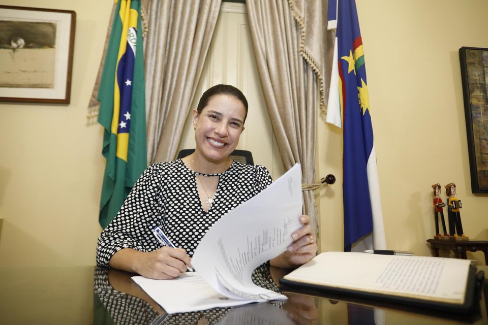 Raquel Lyra assinou nomeaes (Foto: Governo de Pernambuco)