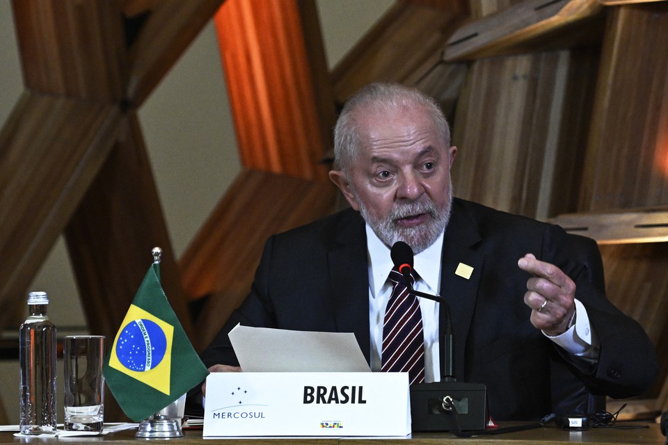 O presidente do Brasil, Luiz Incio Lula da Silva, discursa durante reunio com presidentes de pases membros do Mercosul
 (CRDITO: MAURO PIMENTEL / AFP)