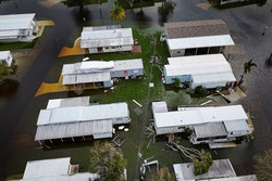 Furaco Milton deixa ao menos 16 mortos na Flrida, que comea a se reconstruir (foto: Miguel J. Rodriguez CARRILLO / AFP)