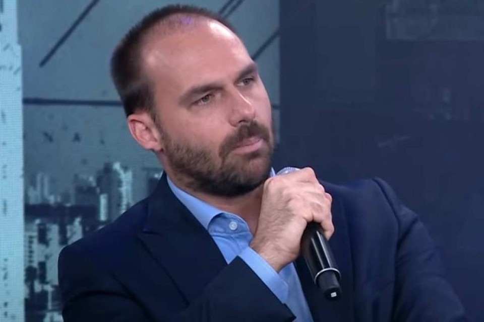 
Eduardo Bolsonaro: "Meu Deus! Que Ele conforte os familiares das vtimas"  (foto: Reproduo/Youtube Pnico Jovem Pan)