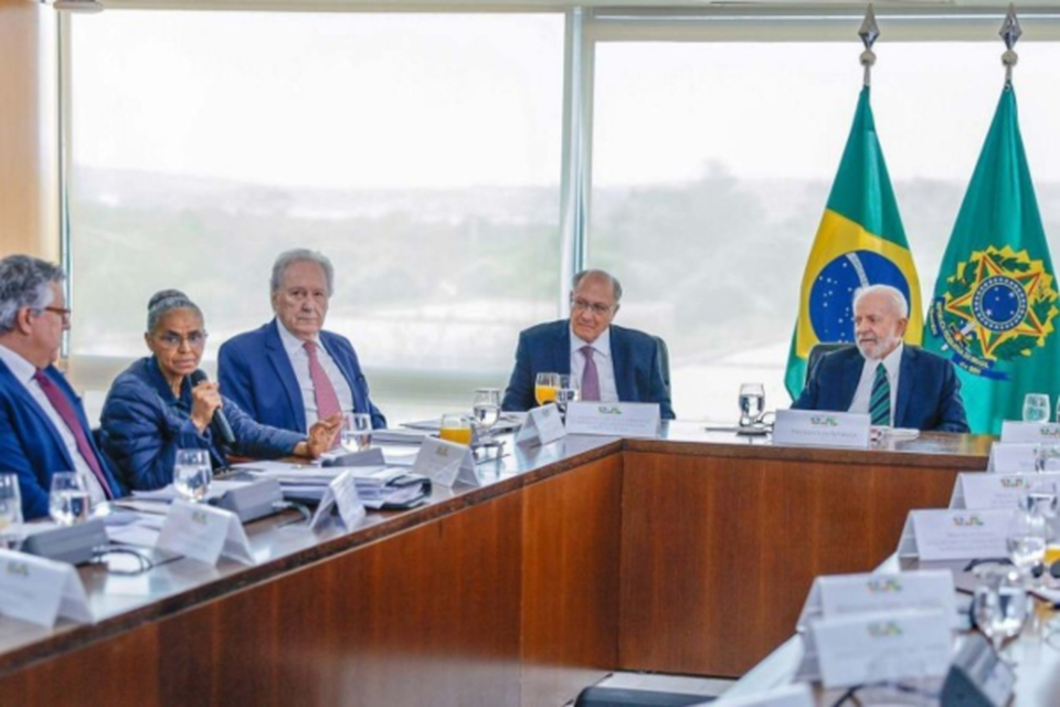 Presidente se reuniu com autoridades e especialistas para discutir aes de enfrentamento s queimadas. Pacote deve ser anunciado hoje  (Crdito: Ricardo Stuckert/PR)