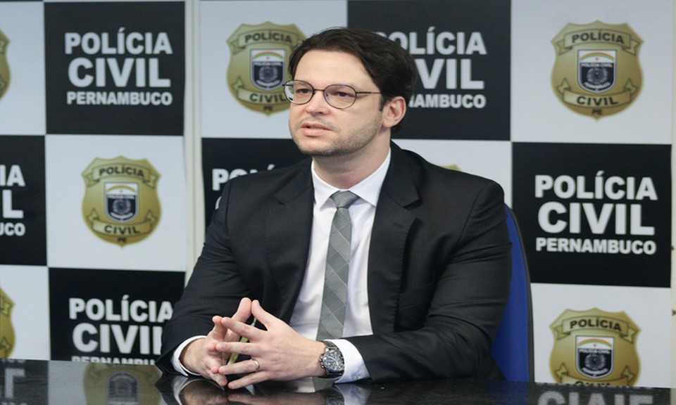 O Delegado Breno Maia revelou mais detalhes do crime na manh desta quinta (29), no Auditrio da Polcia Civil de Pernambuco (Foto: Priscilla Melo/DP foto)