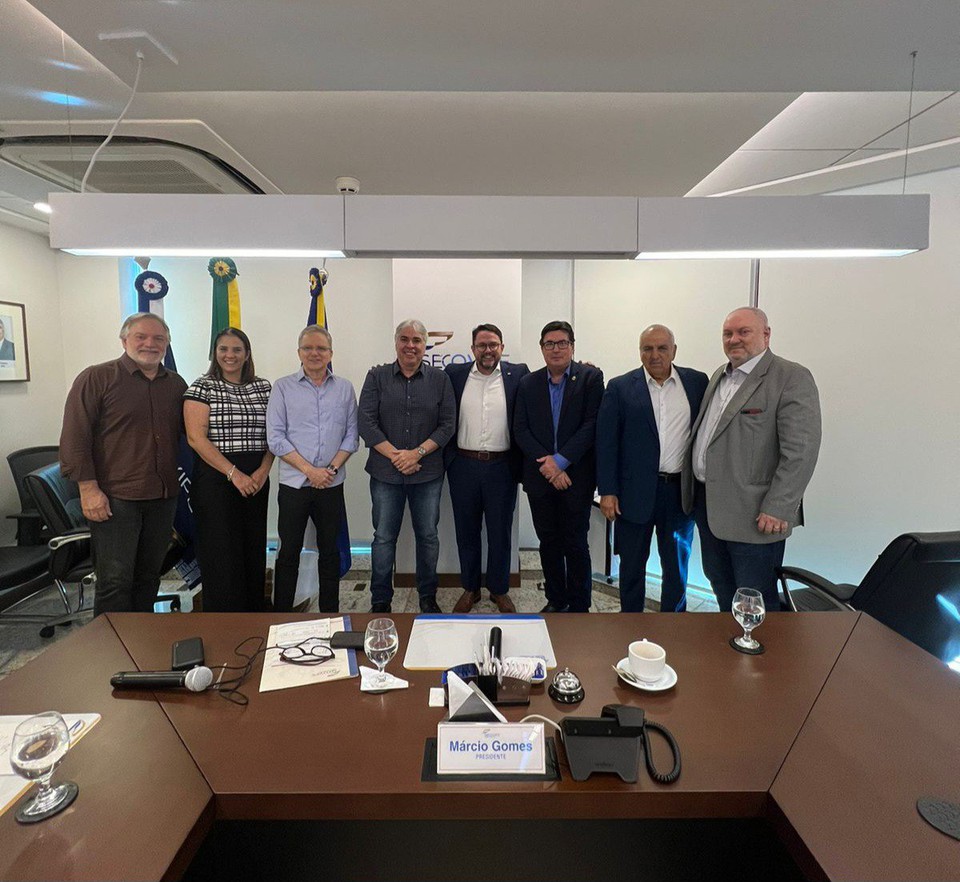 Na reunio estiveram presentes, da esquerda para direita: Elisio jr, Renata Miranda, Luciano Novaes, Mrcio gomes, Guilherme Cavalcanti, Felipe Pessoa de Mello, Paulo Miranda, e Carlos Vital. 
 (Foto: Divulgao )