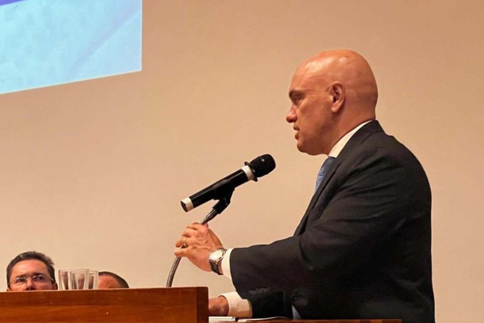 
Alexandre de Moraes discursou em cerimnia da CLDF que entregou o ttulo de cidado honorrio do DF a Michel Temer  (foto: Benjamin Figueredo/CB/D.A.Press)