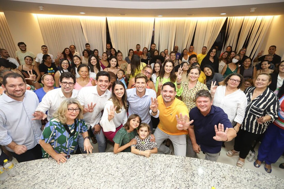 Filiaes aconteceram na sede do PSB em Recife, com a presena do prefeito Joo Campos e do presidente estadual Sileno Guedes (Wesley D'Almeida / Divulgao
)