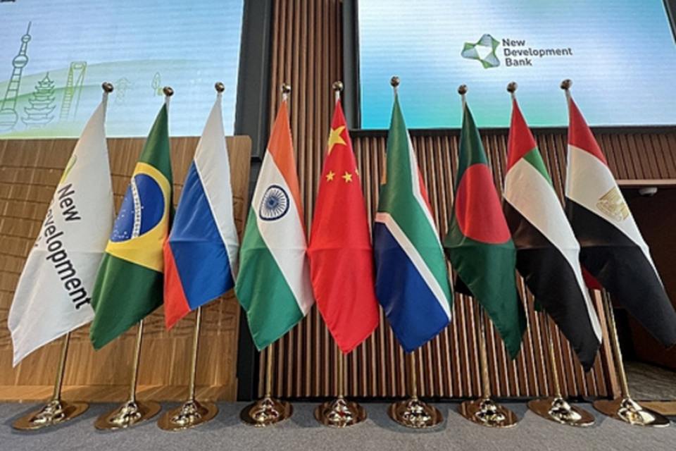 Bandeiras dos pases do Novo Banco de Desenvolvimento (NBD), o Banco dos Brics (Crdito: AFP)