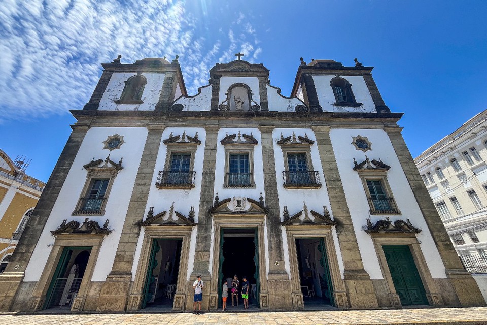  Recife passou a ter uma diversidade arquitetnica que mostra a evoluo e adaptao da Igreja Catlica aos tempos modernos (Foto: Rafael Vieira/DP Foto)