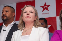 Presidente nacional do PT, Gleisi Hoffmann prestou apoio aos pr-candidatos de Recife e Olinda