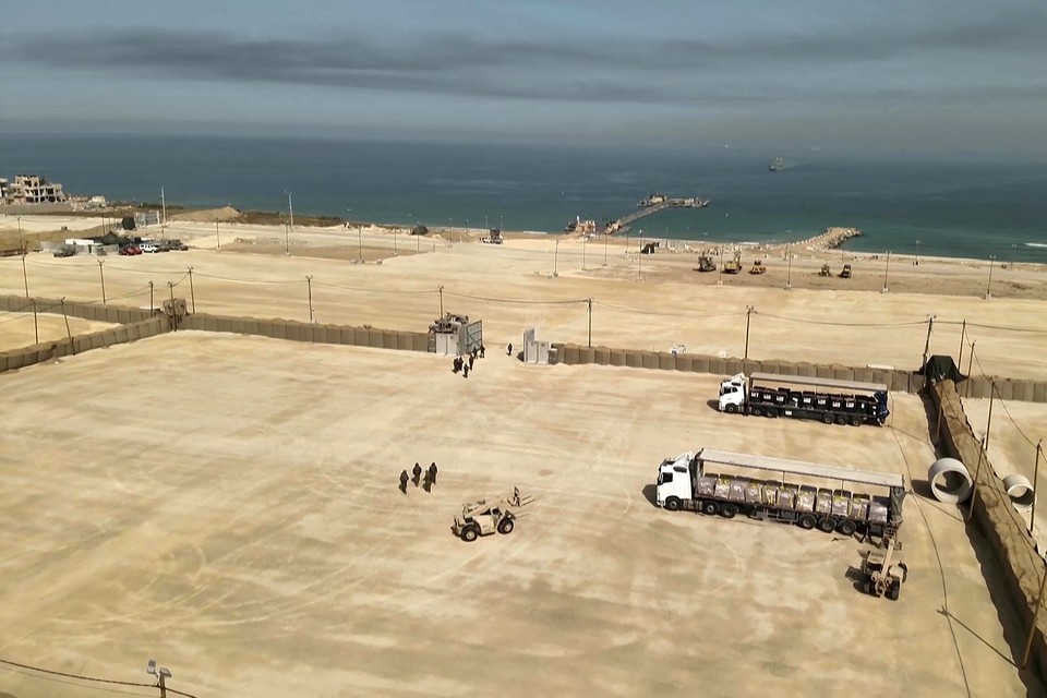 
A entrega de ajuda pelo per ser retomada quando o mar se acalmar (foto: Israeli Army / AFP)