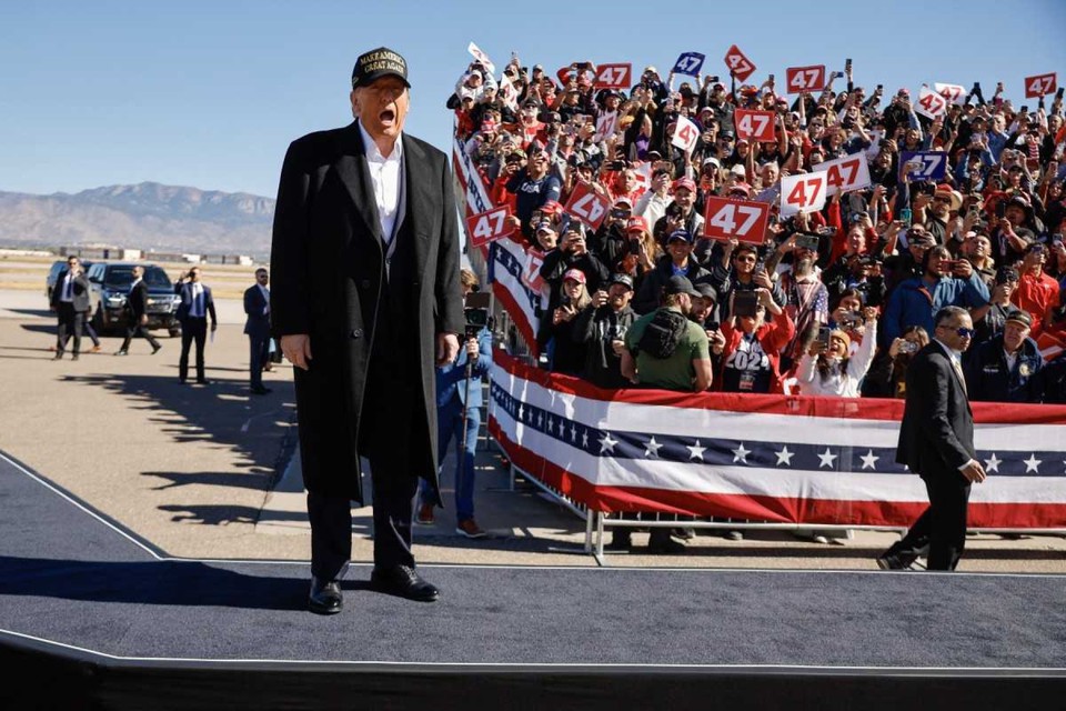 Donald Trump chega ao comcio de campanha no Aeroporto Internacional de Albuquerque, no Novo Mxico (Crditos: Chip Somodevilla/Getty Images/AFP)