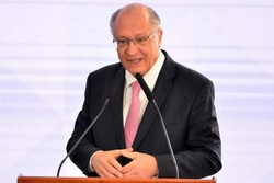 "A educao foi uma das reas que o governo anterior mais retrocedeu. Com uma proposta de voltar para o passado com a criana estudando em casa", disse Alckmin