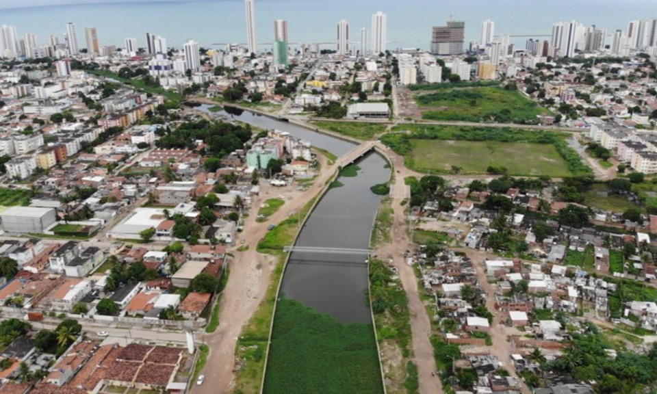 A elevatria de esgoto apresentava problemas operacionais, ocasionando o lanamento do esgoto sanitrio no sistema de galerias pluviais no canal (Foto: Divulgao)