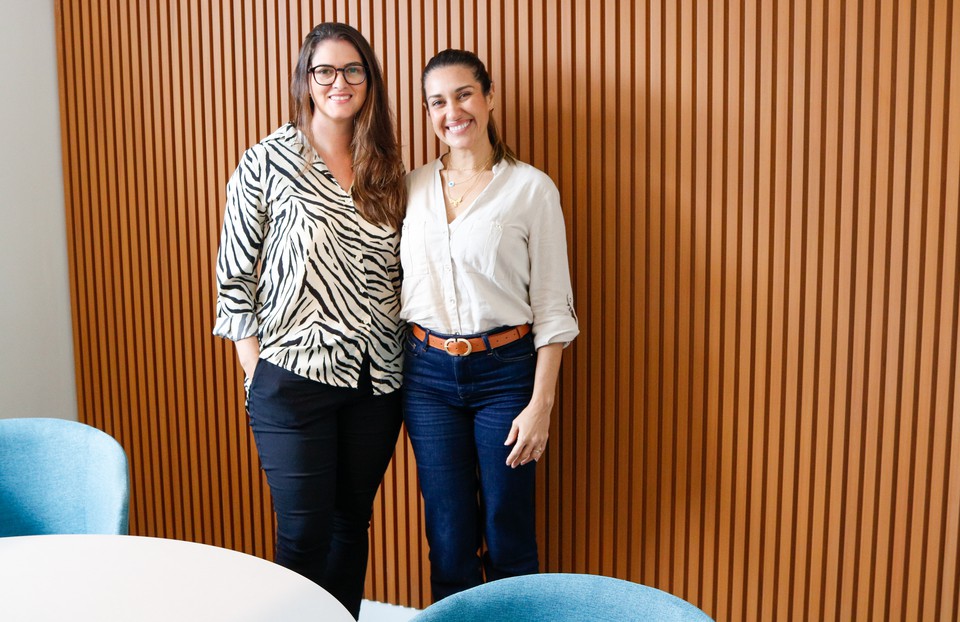 Amanda Payne e Ana Maria Figlioulo em visita ao Diario de Pernambuco (Marina Torres/DP Imagem)