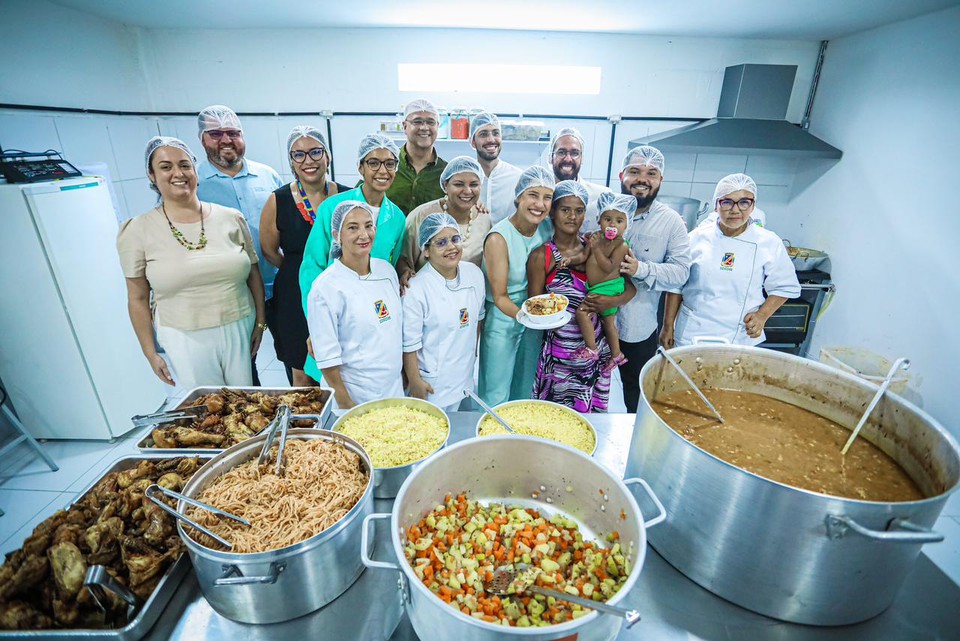 Governadora inaugurou nova cozinha comunitria  (Foto: Governo de Pernambuco)