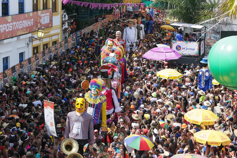 Desfile contou com mais de 60 bonecos  (foto: Rafael Vieira/DP)