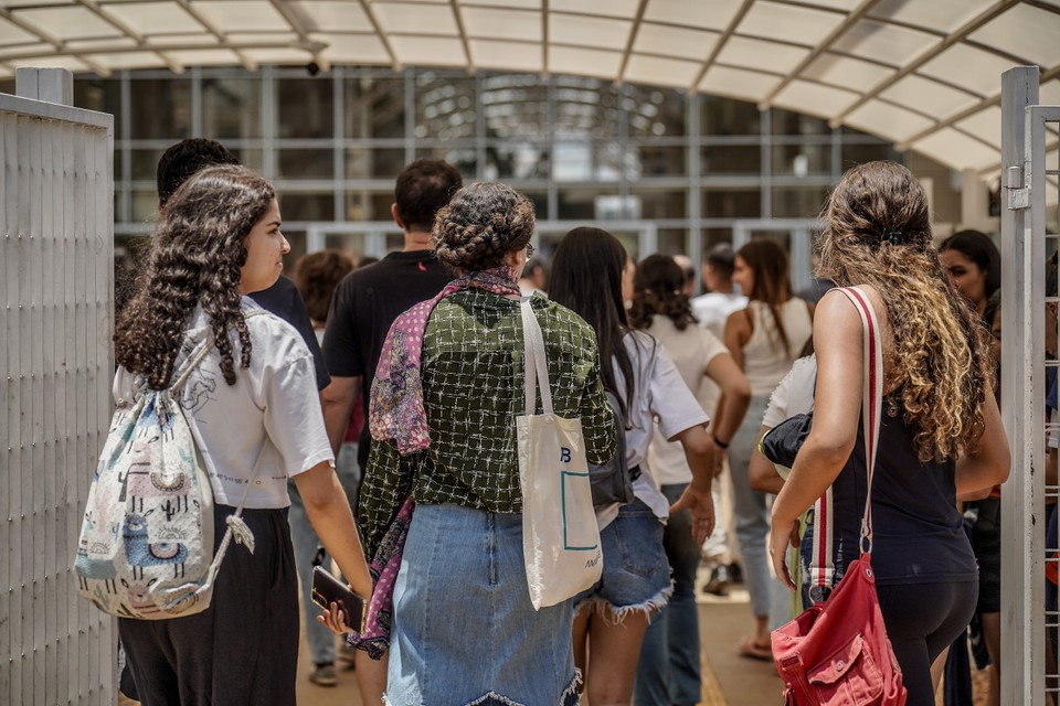 Mais de 4,3 milhes de inscries foram confirmadas no ENEM 2024, de acordo com o Ministrio da Educao (MEC). (Foto: Rafa Neddermeyer/Agncia Brasil)