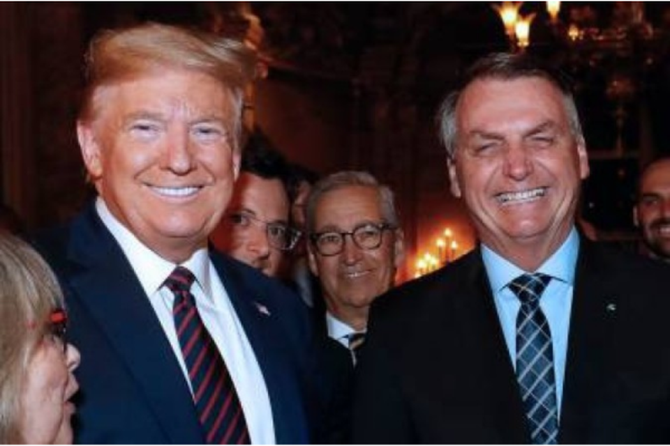 Ao longo do vdeo de endosso ao republicano Donald Trump, Jair Bolsonaro enaltece bandeiras polticas como defesas de pautas religiosas e de temas relacionados a  liberdade expresso, livre mercado e propriedade privada  (Crdito: ALAN SANTOS/AFP)