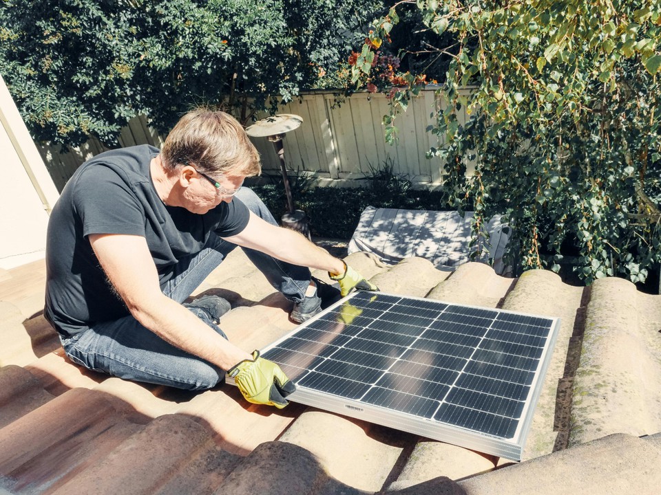 A linha de financiamento oferecida pelo Sicredi  para consumidores residenciais e empresas que desejam suprir suas necessidades energticas com a energia solar (Foto: Assessoria de imprensa/Sicredi)