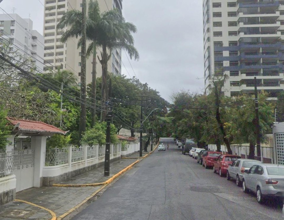 O Programa Calada Legal  uma iniciativa da prefeitura atravs da Autarquia de Urbanizao do Recife (URB) (Foto: Reproduo/Google Street View)