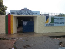 Cmeras em rea de banheiros de escola pblica estadual geram polmica; equipamentos so retirados aps denncias  (Foto: Reproduo das redes sociais )