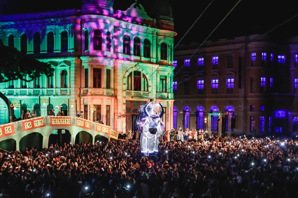 Boi vai voar no Marco Zero  (Foto: prefeitura do Recife)