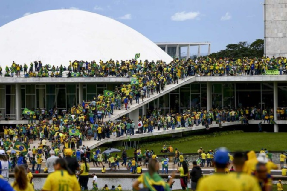 A proposta tambm derruba todas as medidas de restrio de direitos impostas aos golpistas, como priso e uso de tornozeleira eletrnica (Crdito: Marcelo Camargo/Agncia Brasil)