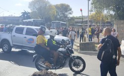  Protesto de motoristas de nibus fecha trnsito na PE-15  (Foto: Cortesia)