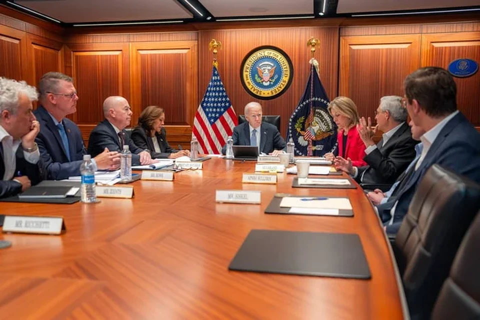 Joe Biden e Kamala Harris se reuniram com autoridades ligadas  segurana interna do pas (Foto: Divulgao/Casa Branca
)