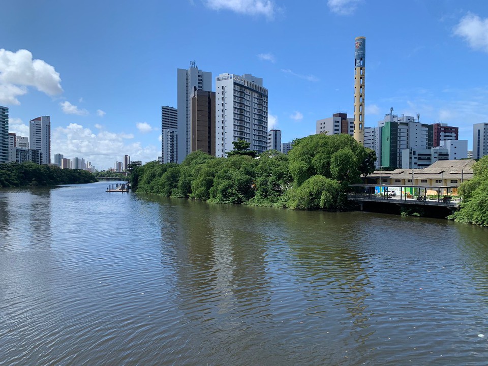 Rio Capibaribe ter ao contra poluio  (Foto: Divulgao )