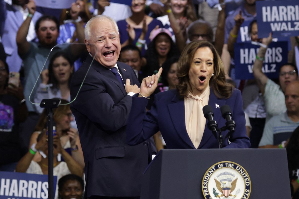 Escolha de Tim Walz como vice de Kamala Harris elevou o entusiamo dos democratas (foto: ALEX WONG / GETTY IMAGES NORTH AMERICA / Getty Images via AFP)