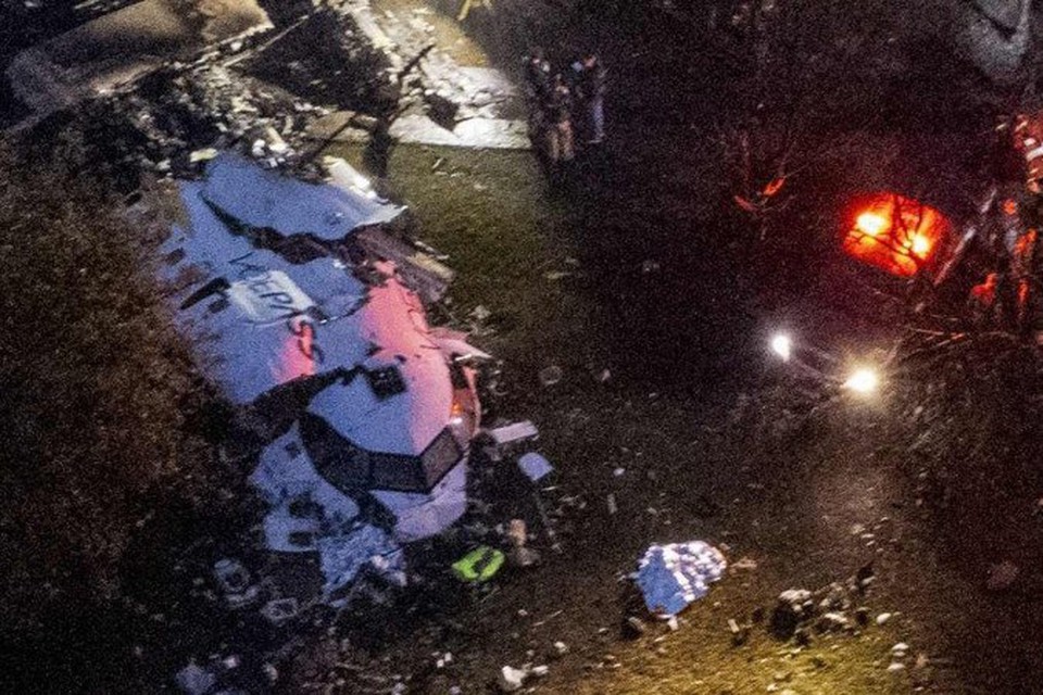 Durante a madrugada, 80 bombeiros trabalharam no local (foto: Miguel Schincariol/AFP)