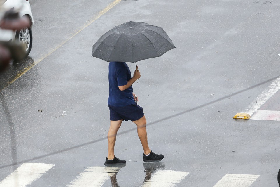 A Agncia Pernambucana de guas e Clima (Apac) emitiu um alerta de "estado de observao" (Rafael Vieira/DP Foto)