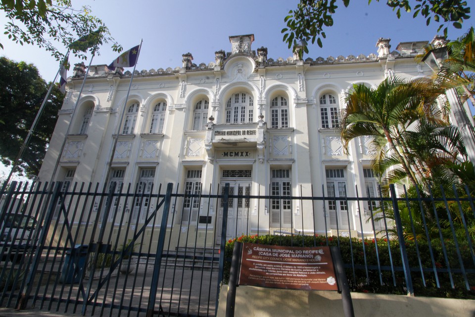 Fachada da Cmara dos Vereadores, no Recife (Foto: Priscila Melo/DP Foto)