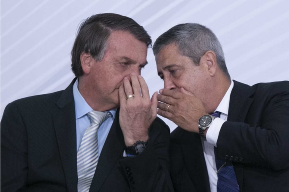 Presidente Bolsonaro conversa com Braga Netto durante evento (Crdito: Rafaela Felicciano/Metrpoles)