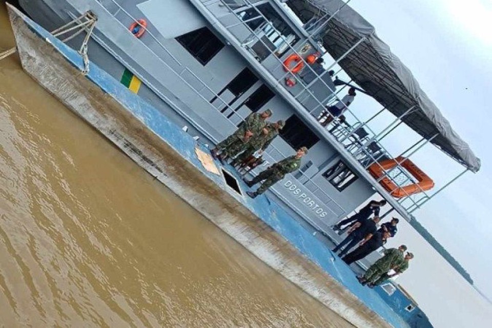 Submarino caseiro foi encontrado por pescadores em cidade do Par  (foto: Divulgao/PF)