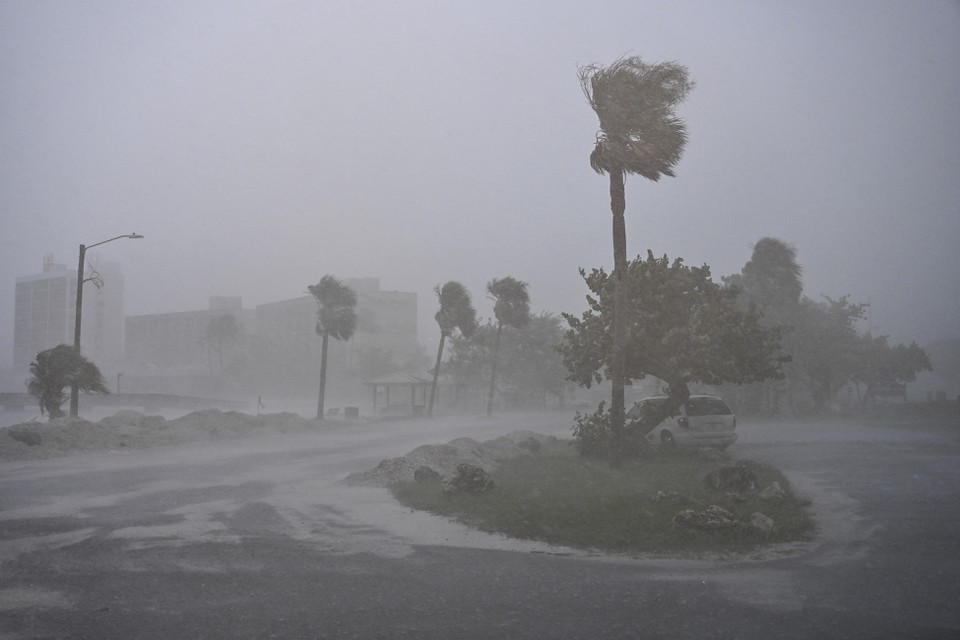 Situao de Fort Myers, na Florida, nesta quarta (9) (CHANDAN KHANNA / AFP
)