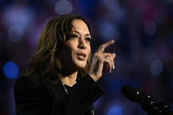 Kamala adia discurso aps vitrias de Trump em estados-pndulo (Crdito: Bendan Smialowski/AFP)