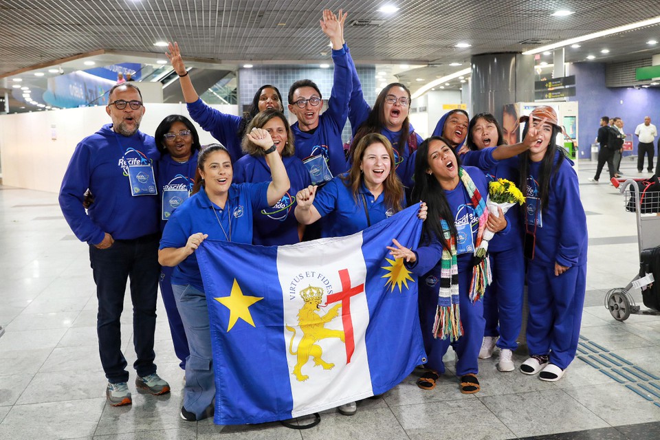 Estudantes e professores estudam no exterior  (Foto: Prefeitura do Recife )