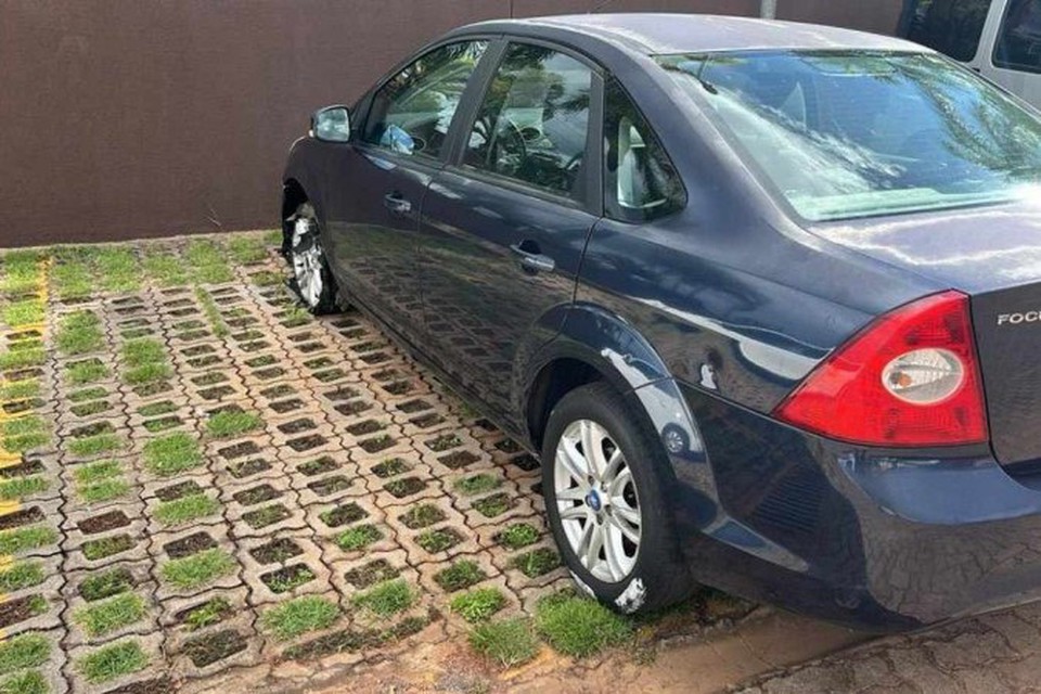 
Carro que invadiu rea de segurana do Palcio da Alvorada  (foto: Material cedido ao Correio)