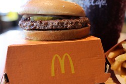 Saiba qual ingrediente causou surto de E.coli em McDonalds dos EUA (foto: Michael M. Santiago / GETTY IMAGES NORTH AMERICA / Getty Images via AFP)