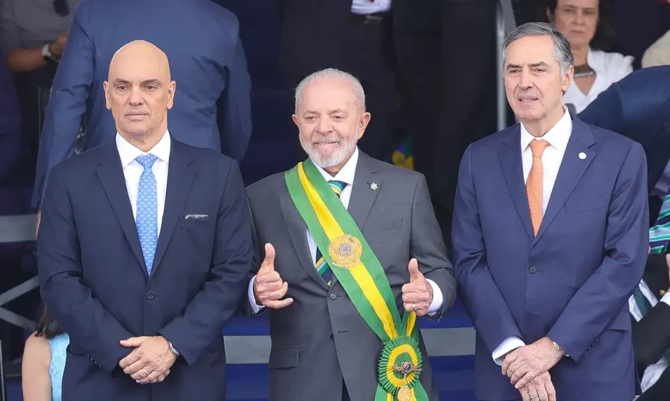 O presidente do STF avaliou como positiva a participao de representantes dos trs poderes da Repblica no desfile (Foto: Agncia Brasil)