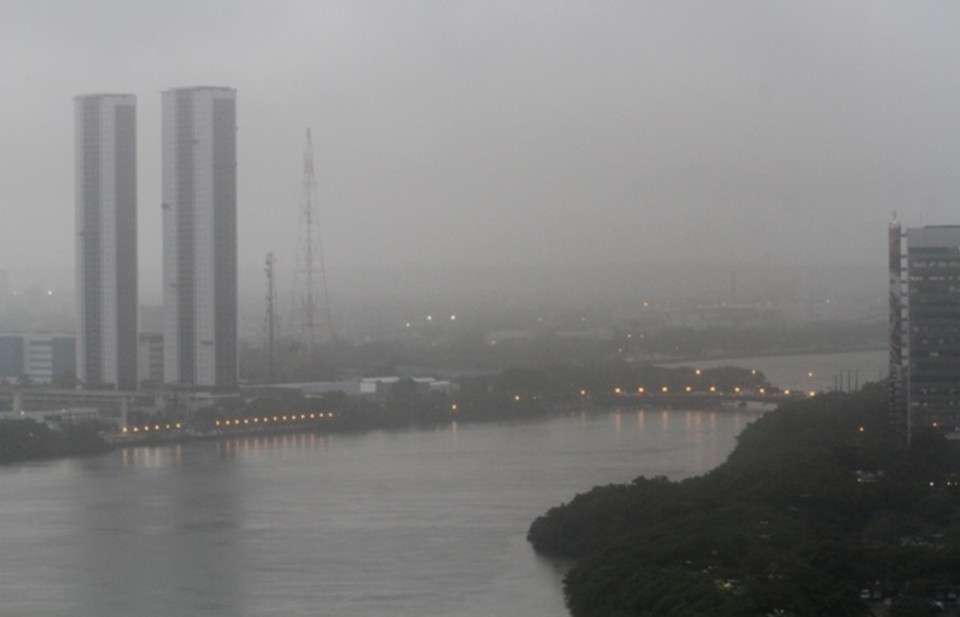 Chuva  esperada ao longo do dia no Recife  (Foto: Arquivo/DP)