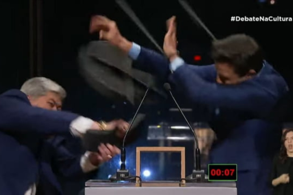 Datena arremessa cadeira em Maral no debate da TV Cultura (Crdito: Reproduo)