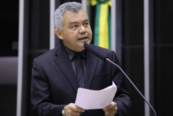 Deputado Cleber Verde (MDB-A), relator da matria, recomendou a aprovao da proposta de Rossi