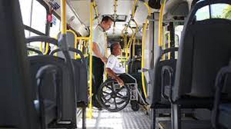 Pessoas com deficincia devem ter gratuidade em nibus intrmunicipais, segundo MPPE (Foto: Arquivo)
