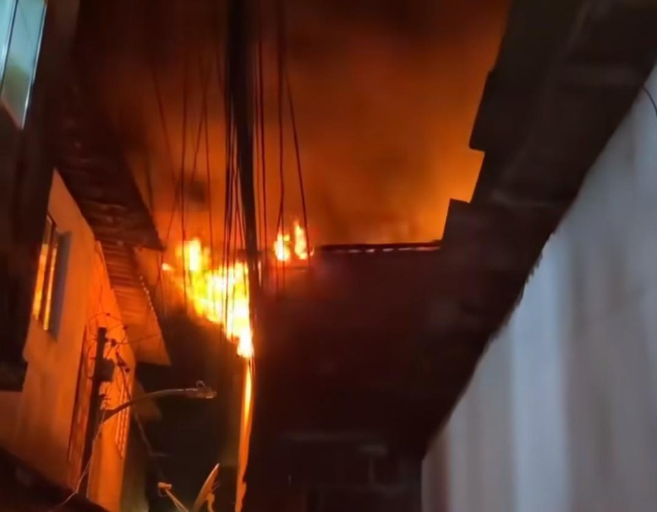 O fogo deixou a casa destruída (Foto: Reprodução/Instagram)