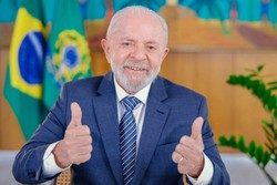 
Presidente Lula retornou ao hospital neste sbado (3/11) para refazer exames