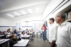 Professores da rede de ensino do Recife recebem Bnus de Desempenho Educacional nesta quinta (31) (Foto: Rodolfo Loepert / Arquivo PCR)